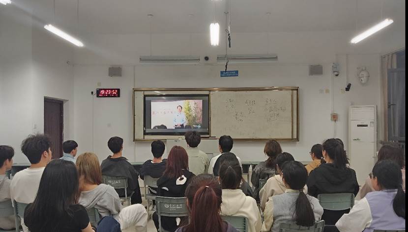 会议室里的人们 AI 生成的内容可能不正确。